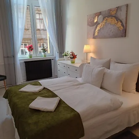 Palace Apartment *