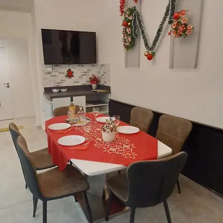Palace Apartment *
