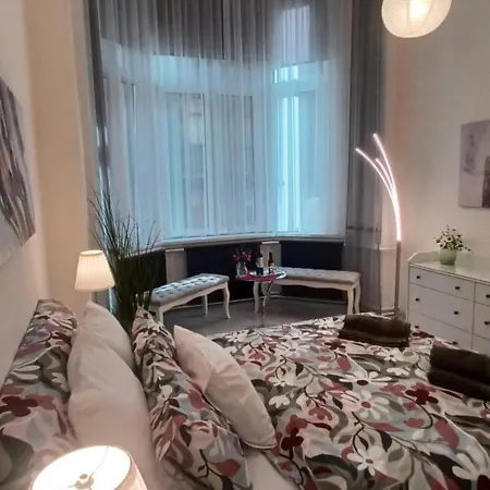 Apartment Palace *